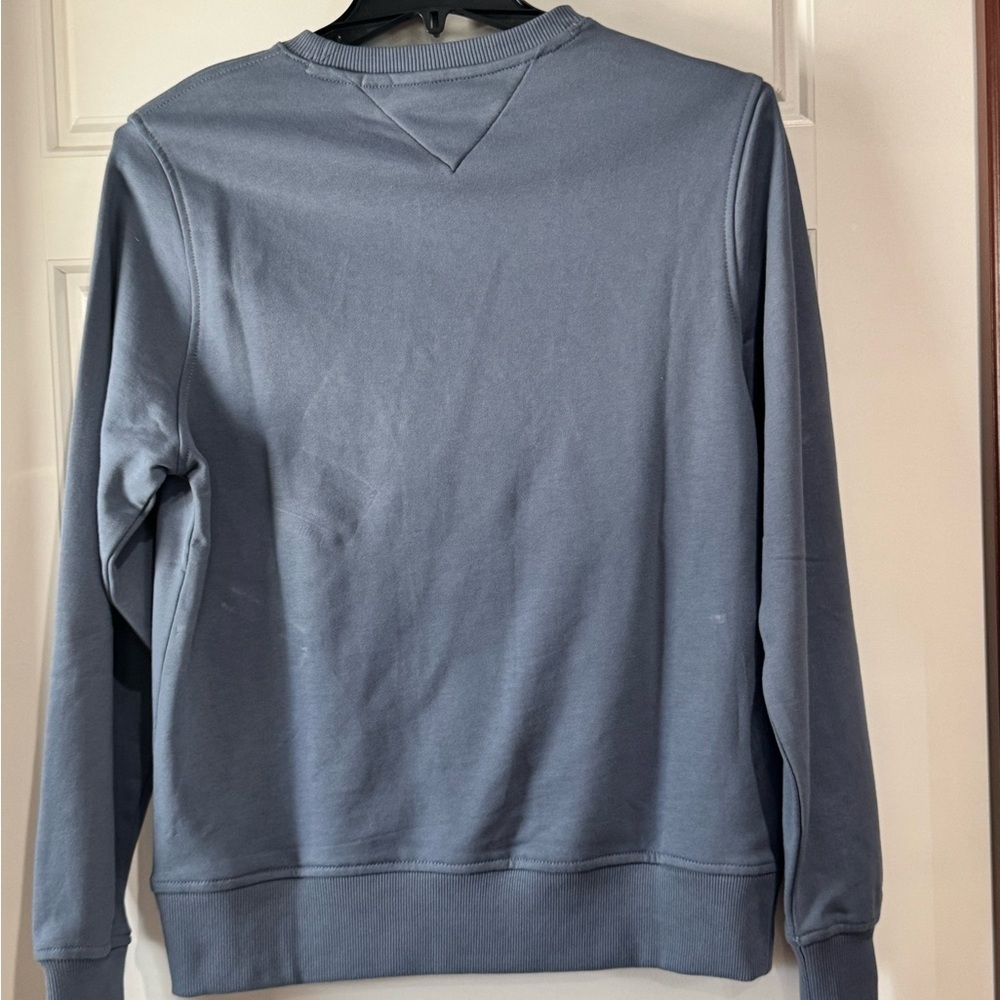 Tommy Hilfiger Men's Blue Crewneck Sweater with Red Graphic - Picture 3 of 7
